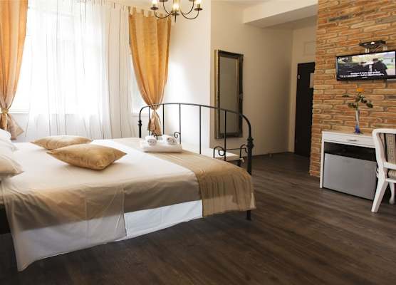 Prior Suites Split 1