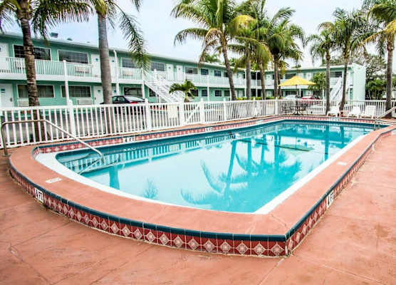 Econo Lodge Cocoa Beach - near the Port 1