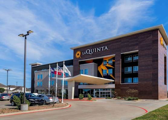 La Quinta by Wyndham Houston Cypress 1