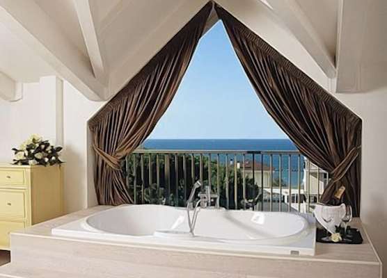 M Glamour Hotel 1