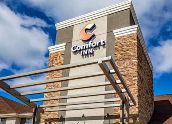 Comfort Inn Waukesha - Milwaukee West 1