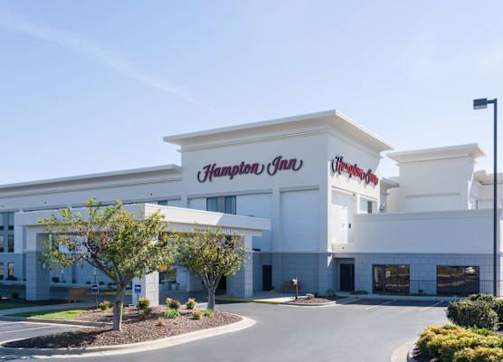 Hampton Inn Mount Airy 1