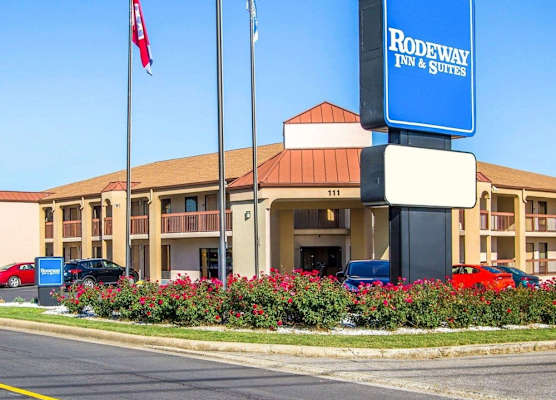 Rodeway Inn & Suites Clarksville near Governors Square Mall 1