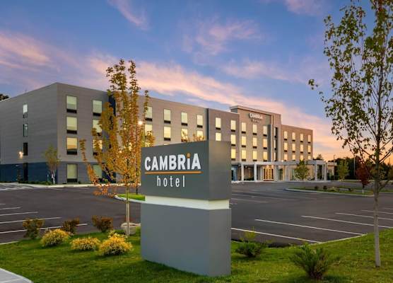 Cambria Hotel & Suites Plymouth 1