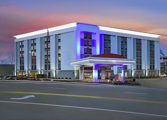Holiday Inn Express & Suites CINCINNATI RIVERFRONT by IHG 1