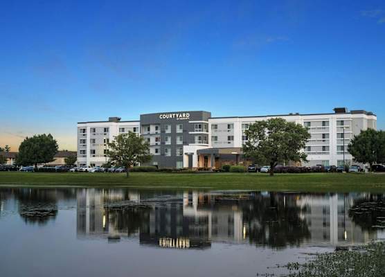 Courtyard by Marriott Evansville East 1