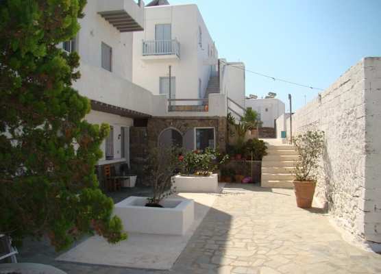 Manos Rooms 1