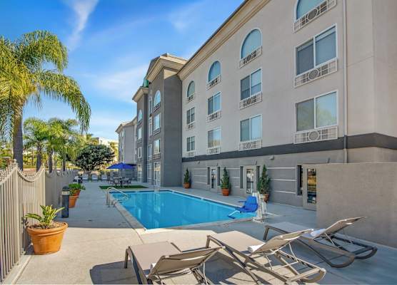 Holiday Inn Express & Suites SAN DIEGO-SORRENTO VALLEY by IHG 1