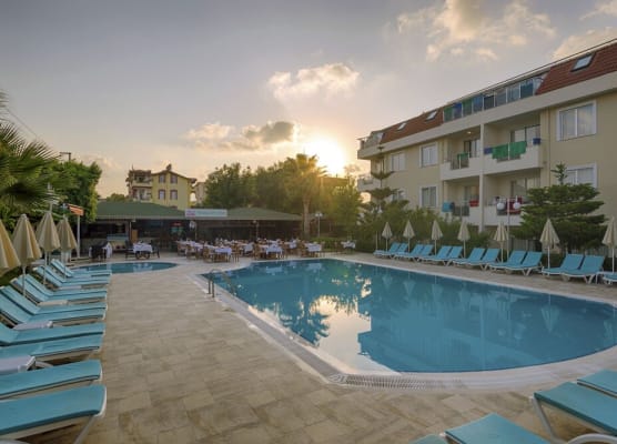 Risus Hotel Side 1