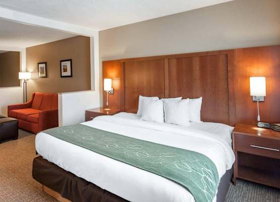 Comfort Suites Airport 1