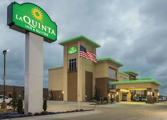 La Quinta Inn & Suites by Wyndham Enid 1