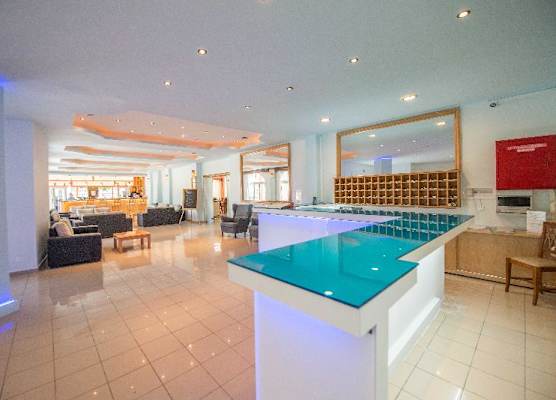 Silver Beach Hotel and Annexe Apartments 1