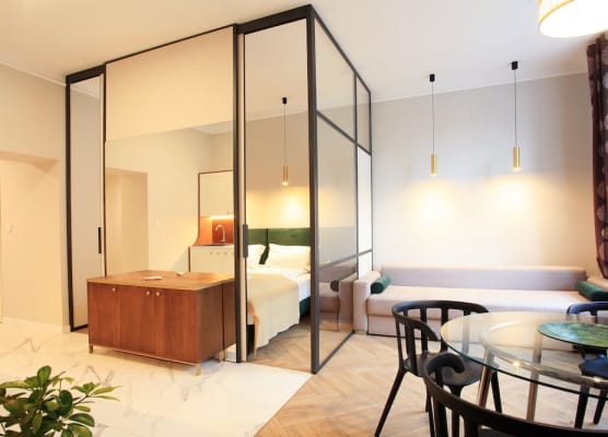Faust and Mona Lisa Apartments 1