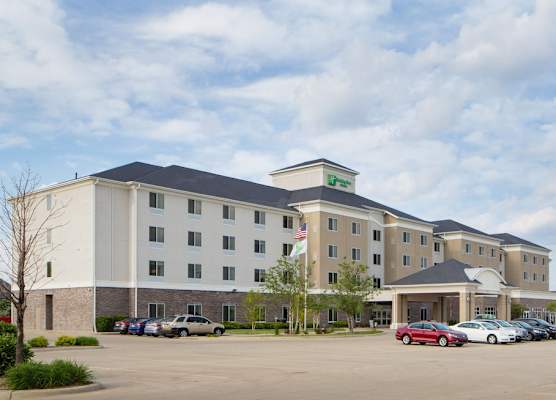 Holiday Inn & Suites BLOOMINGTON-AIRPORT by IHG 1