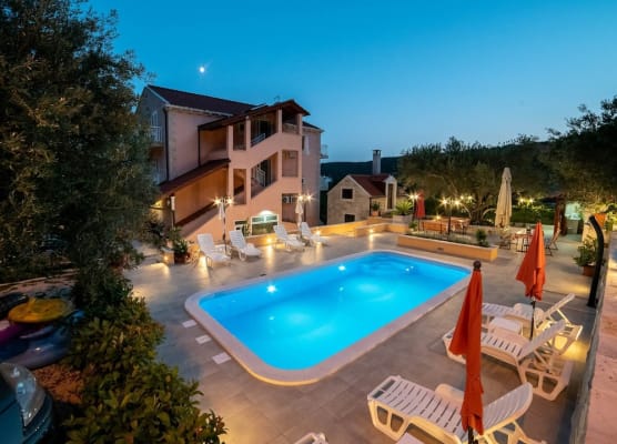 Apartments Njiric 1