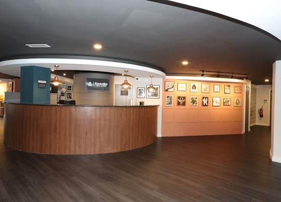 Knowsley Inn & Lounge 1
