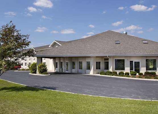 LakeWood Inn & Suites 1