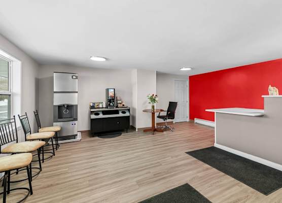 Econo Lodge 1