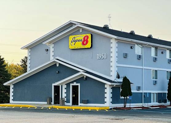 Super 8 by Wyndham Benton Harbor St Joseph 1