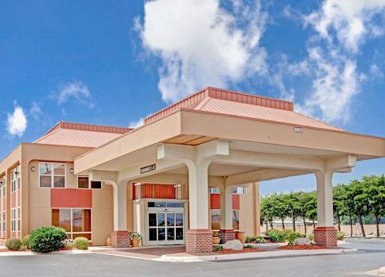 Ramada by Wyndham West Memphis 1