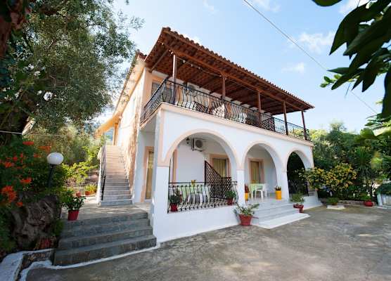Nikos Studios Apts & Suites 1