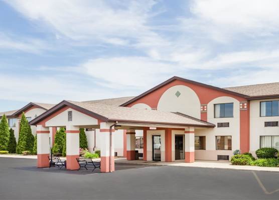 Super 8 by Wyndham Plymouth 1