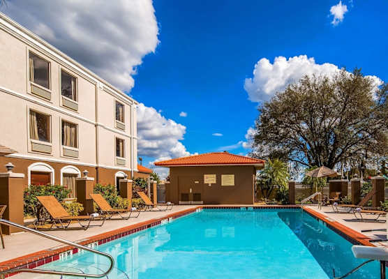 Best Western Plus Bradenton Hotel & Suites 1