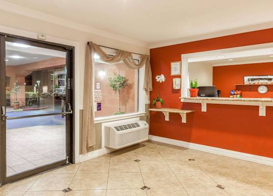 Super 8 by Wyndham Bakersfield/Central 1