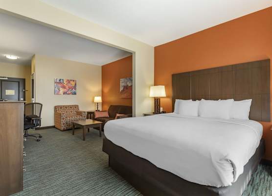 Best Western Plus Longhorn Inn & Suites 1