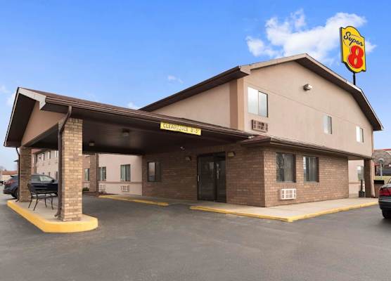 Super 8 by Wyndham Rantoul 1