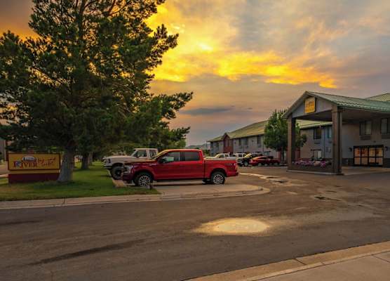 Yellowstone River Inn & Suites 1