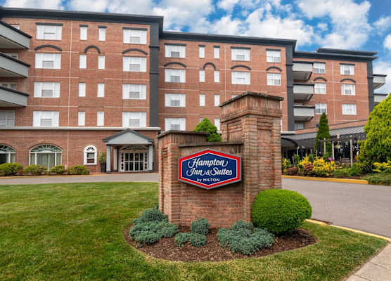 Hampton Inn & Suites Stamford 1