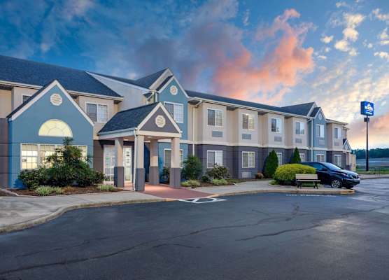 Microtel Inn & Suites by Wyndham Burlington 1