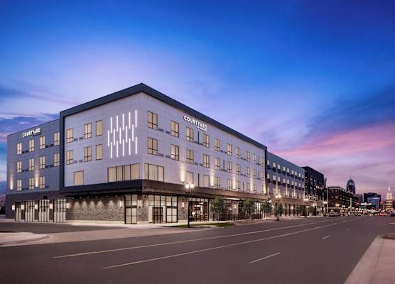 Courtyard by Marriott Lansing Downtown 1