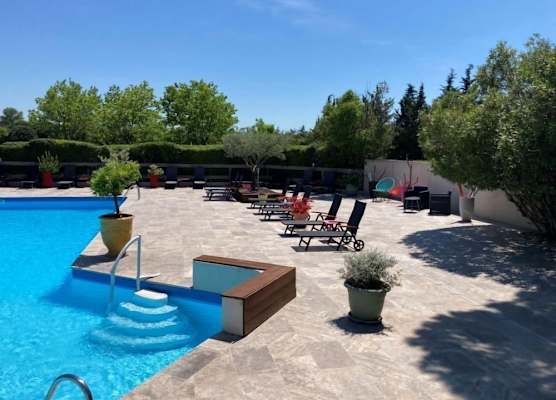 Logis Hôtel Restaurant Les Aubuns 1