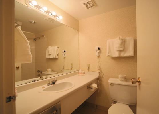 HOWARD JOHNSON HOTEL VICTORIA 1