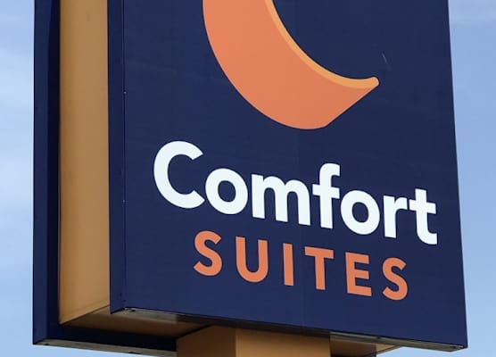 Comfort Suites near Route 66 1