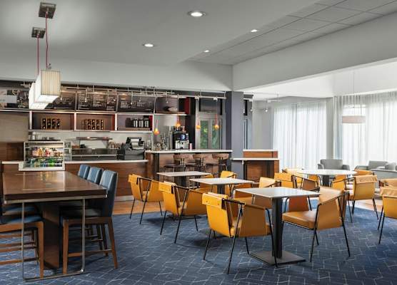 Courtyard by Marriott Dallas-Fort Worth/Bedford 1
