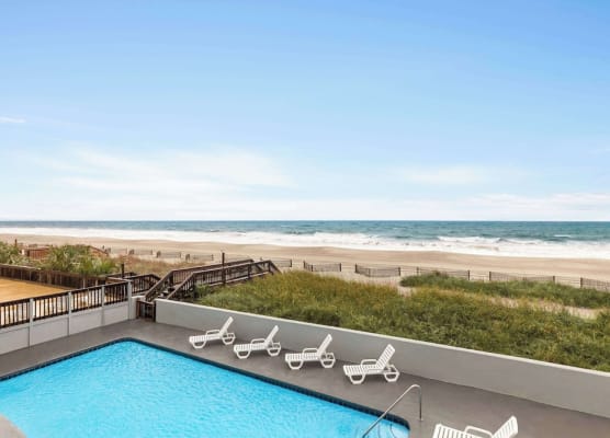 Days Inn by Wyndham Myrtle Beach-Beach Front 1