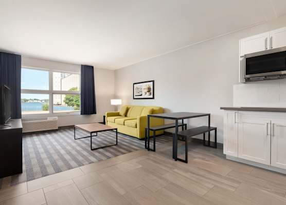 Days Inn by Wyndham Sarnia Harbourfront 1