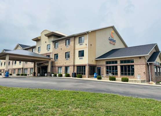 Comfort Suites Plymouth near US-30 1