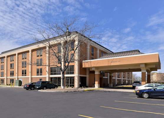 Quality Inn & Suites Matteson near I-57 1