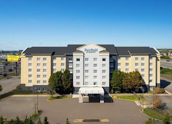 Fairfield Inn & Suites by Marriott Newark Liberty International Airport 1