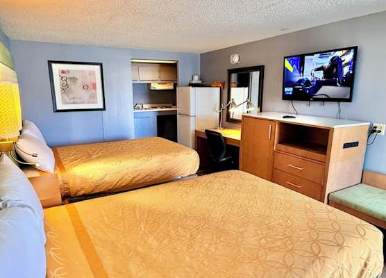 Rodeway Inn Findlay University Area 1