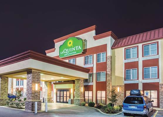 La Quinta Inn & Suites by Wyndham O'Fallon, IL - St. Louis 1