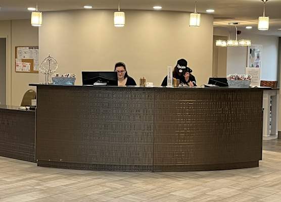 Orangewood Inn & Suites Kansas City Airport 1