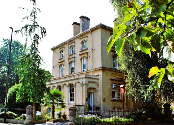 Victoria Square Hotel Clifton Village 1