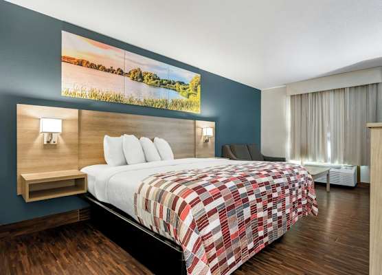 Red Roof Inn & Suites Tomah 1