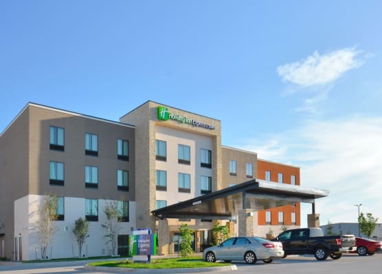 Holiday Inn Express & Suites OKLAHOMA CITY MID - ARPT AREA by IHG 1