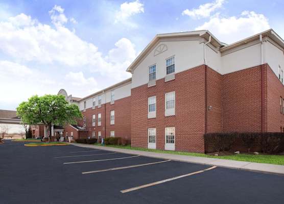 Wingate by Wyndham Roseville/Detroit 1